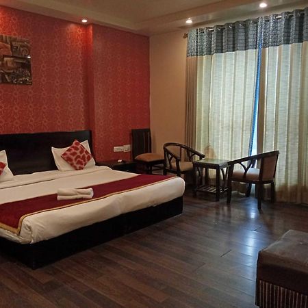 Paschim Vihar Hotel Delhi  Buitenkant foto