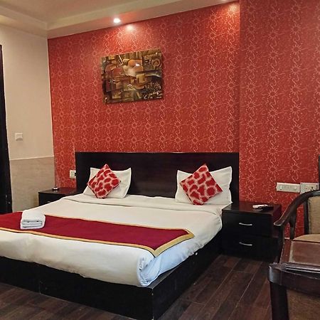 Paschim Vihar Hotel Delhi  Buitenkant foto