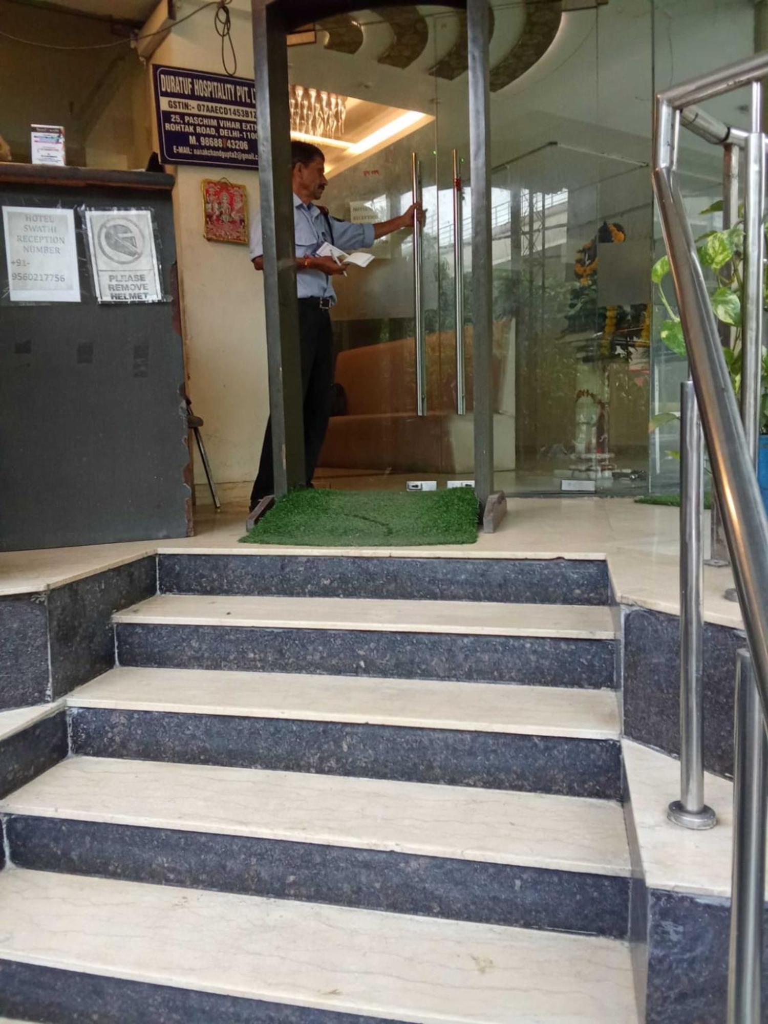 Paschim Vihar Hotel Delhi  Buitenkant foto