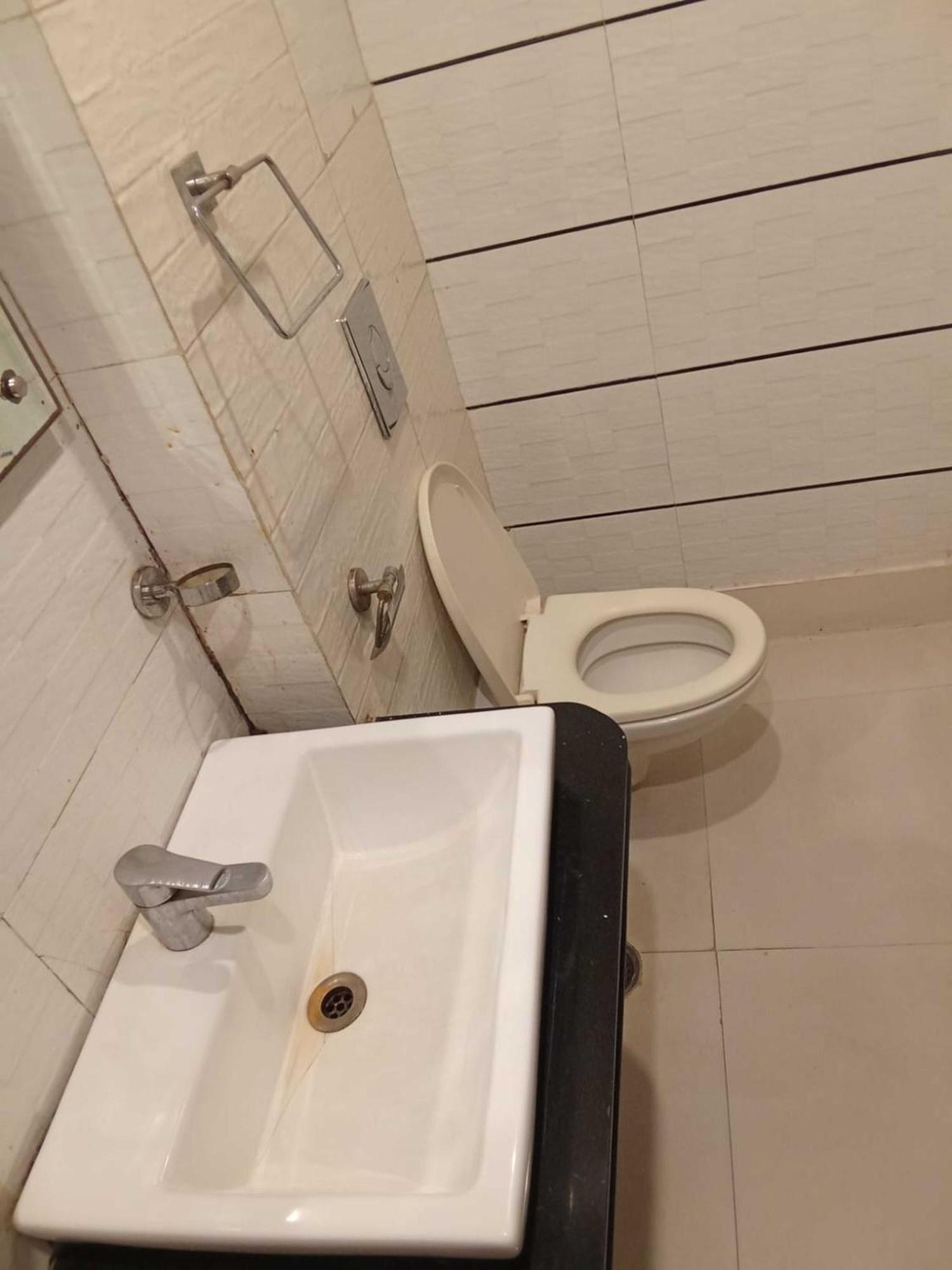 Paschim Vihar Hotel Delhi  Buitenkant foto