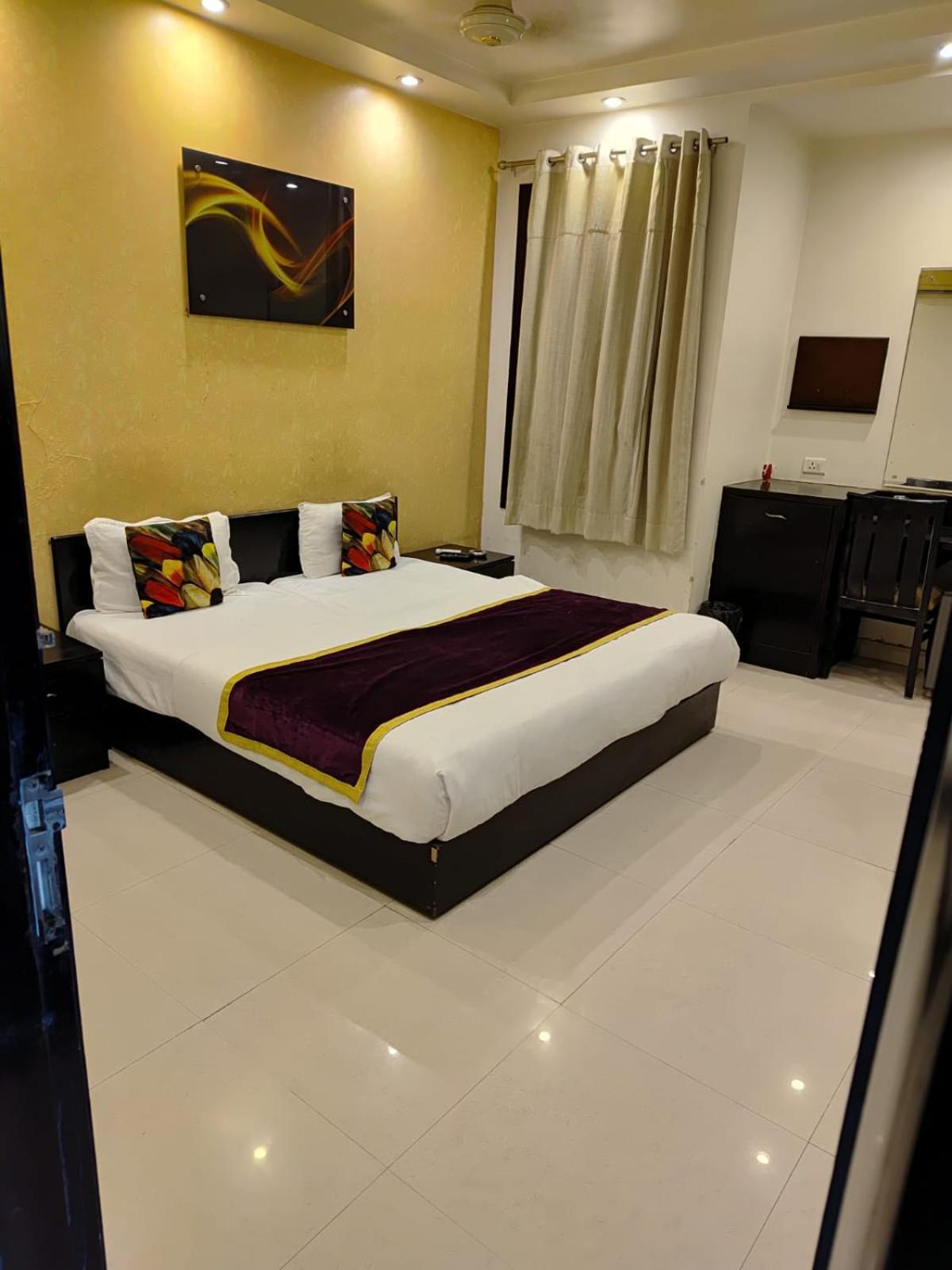 Paschim Vihar Hotel Delhi  Buitenkant foto