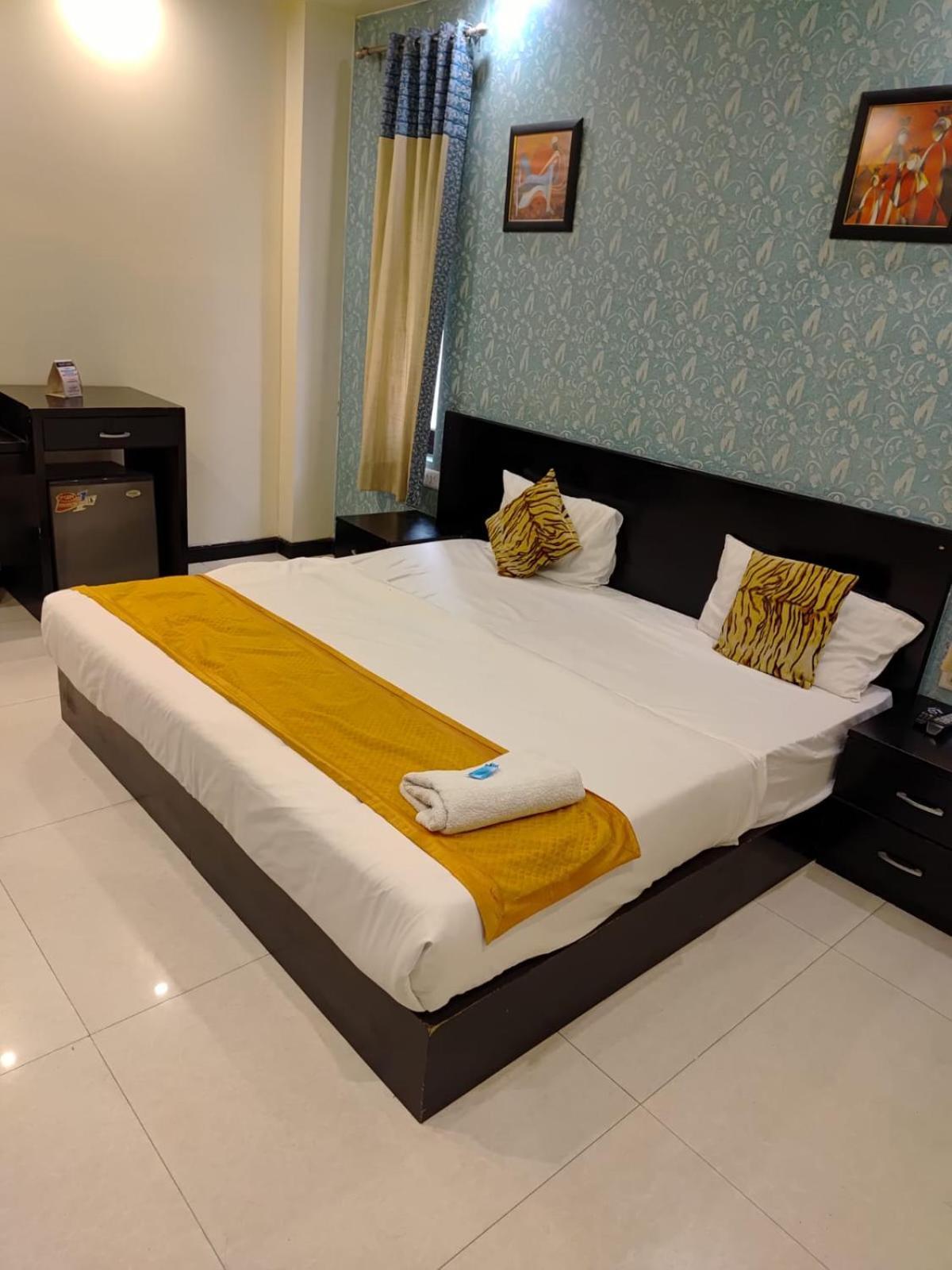 Paschim Vihar Hotel Delhi  Buitenkant foto