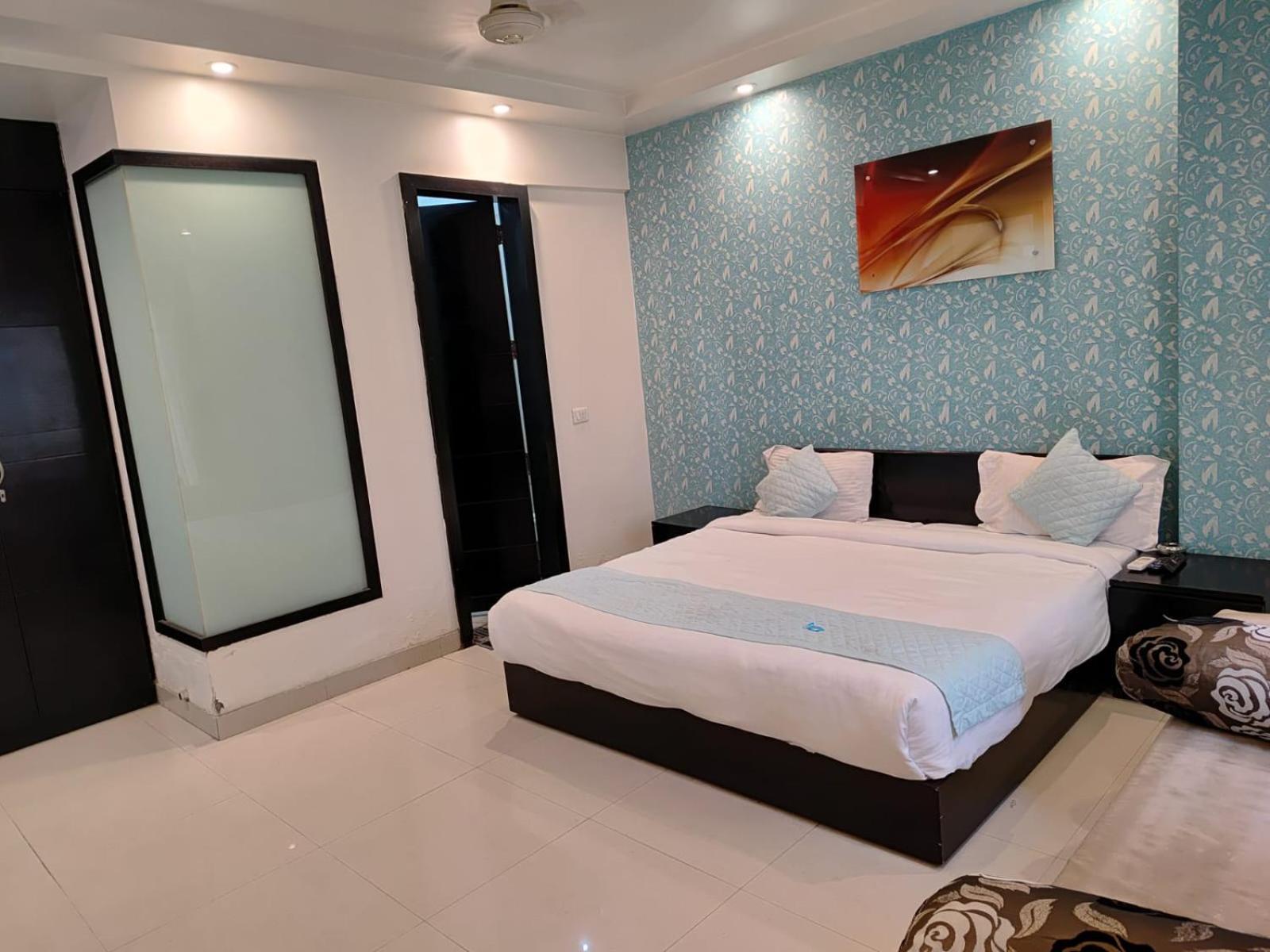 Paschim Vihar Hotel Delhi  Buitenkant foto